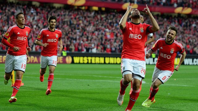 Ezequiel Garay celebrates scoring for Benfica against Juventus