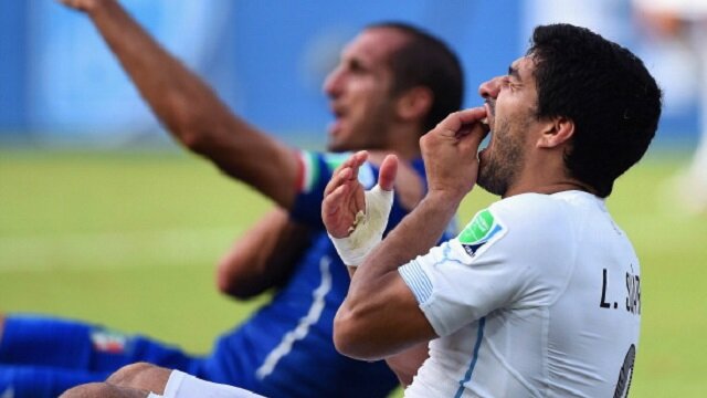 Luis Suarez and Giorgio Chellini: Italy v Uruguay: Group D - 2014 FIFA World Cup Brazil