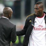 Mario Balotelli speaks with former AC Milan head coach Clarence Seedorf