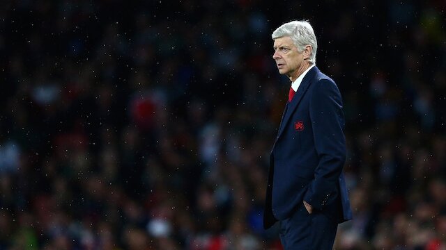 Arsene Wenger Suit Sidelines Liverpool Arsenal