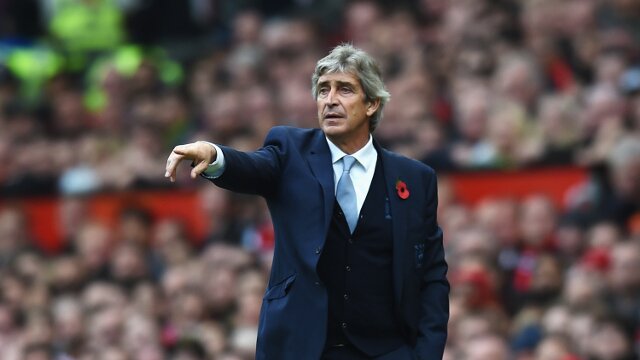 Manchester City manager Manuel Pellegrini gives instructions from the touchline