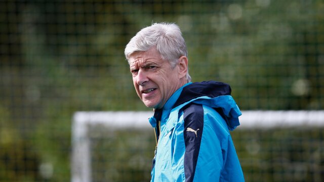 Arsenal manager Arsene Wenger during team training
