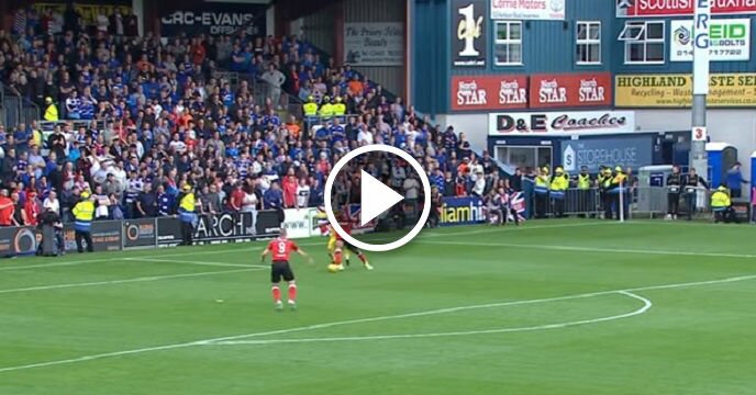 Ross County Goalkeeper Makes Unbelievable Gaffe That Costs Team a Goal