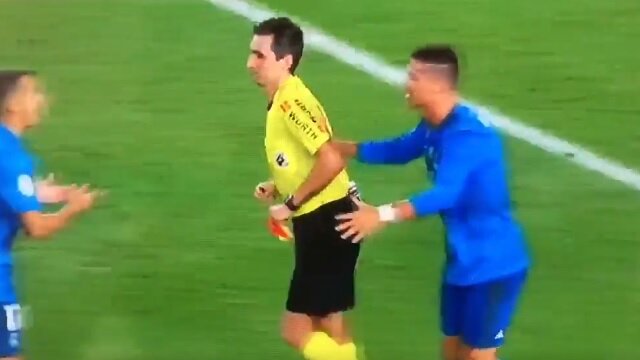 Cristiano Ronaldo Shoves Referee After Receiving Second Yellow Card Against Barcelona