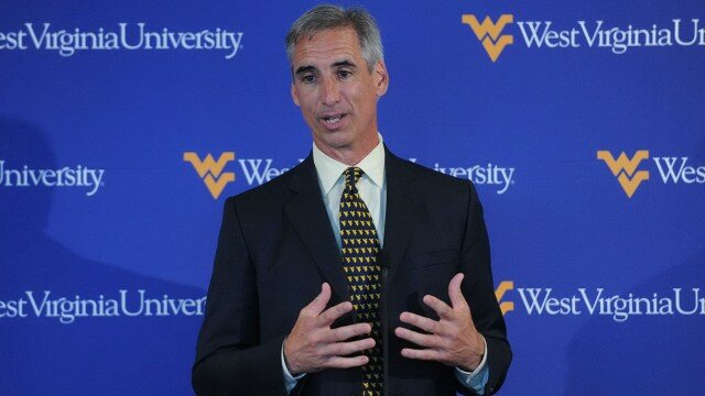 Oliver Luck heading to NCAA