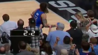 San Antonio Spurs Fan Outrageously Grabs Steven Adams During Crazy Final Possession