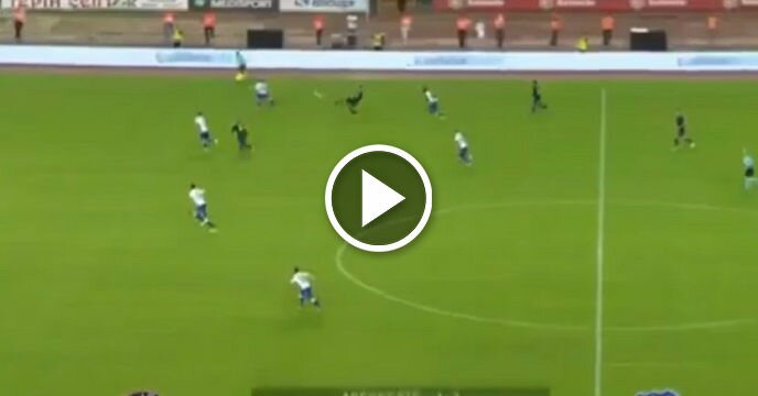 Gylfi Sigurdsson Scores Ridiculous Goal From Just Inside Opponents' Half in Europa League