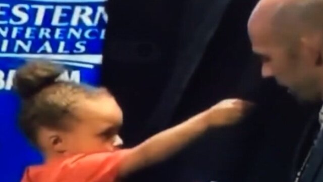 Riley Curry, Stephen Curry's Daughter, Makes Oracle Arena Employee Hold Her Gum